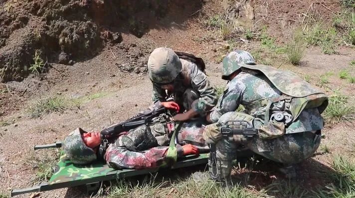 这场卫勤演练,"伤员"相当逼真