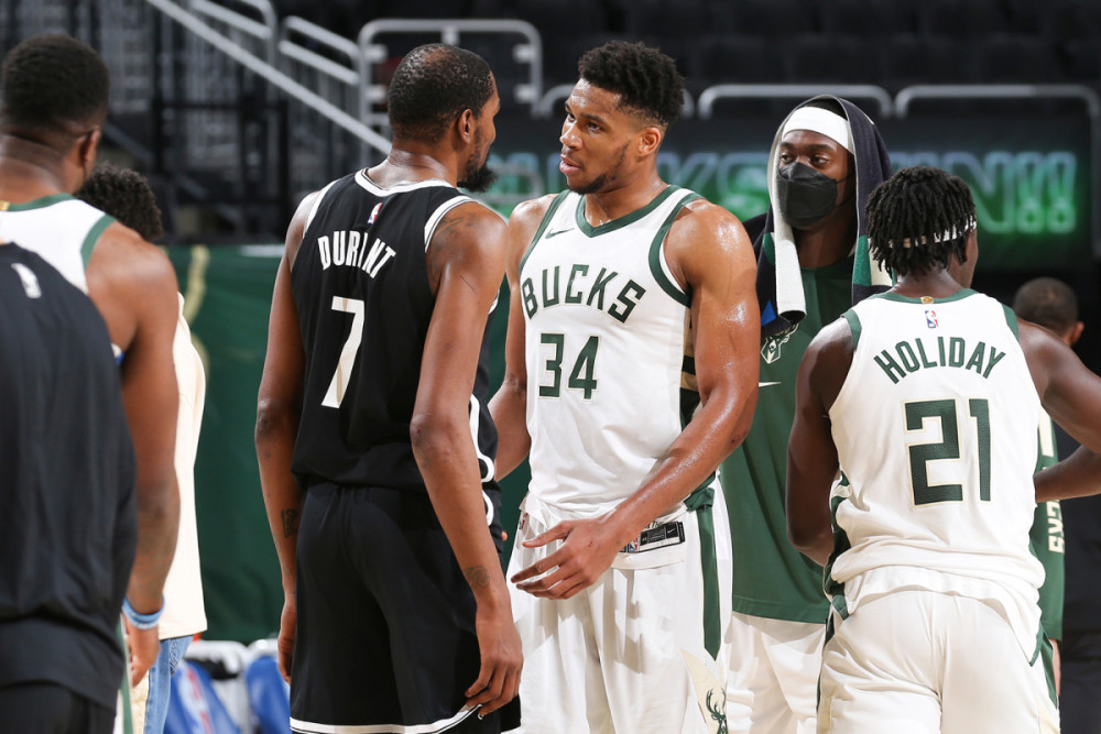 篮网39分屠宰雄鹿总冠军稳了!哈登缺席多合砍54分将字母哥打自闭