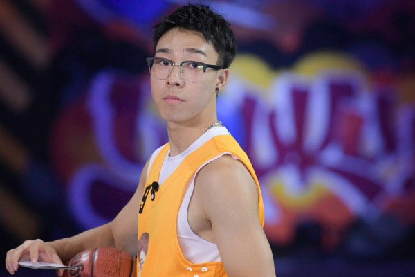 身高1米83 体重81kg,天赋平庸也能打cba,杨皓喆的成功值得借鉴