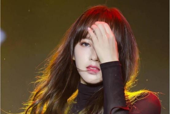 曾为王一博伴舞,后搭档孟美岐出道,凭一己之力养活团队