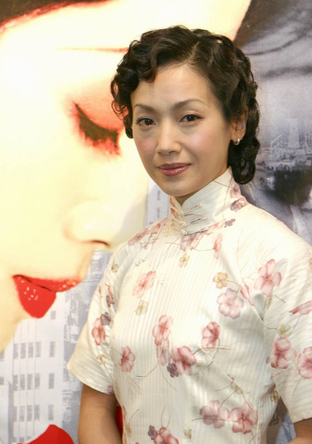 吴倩莲穿旗袍真端庄柳叶眉太清秀实力展现女人的优雅