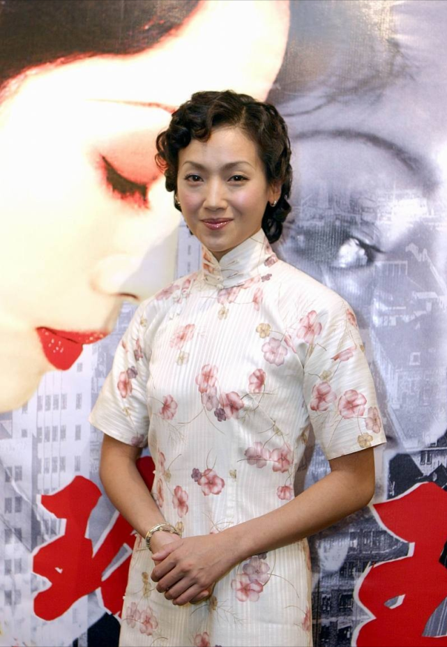 吴倩莲穿旗袍真端庄柳叶眉太清秀实力展现女人的优雅