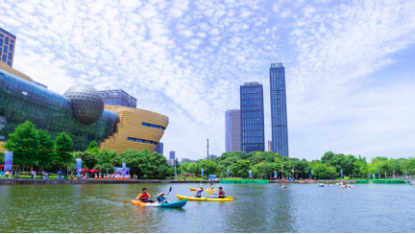 “五水共治”后，杭州城市中心办起了皮划艇嘉年华