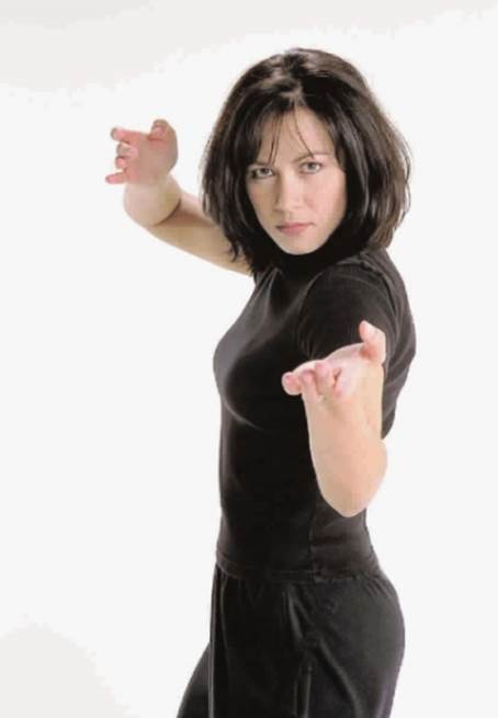 李小龙之女李香凝父亲去世兄长被杀后竟选择了这样的一条路