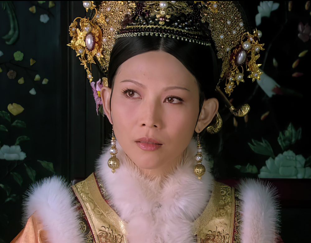 甄嬛传嫔妃旗头都是正的为何只有眉庄是歪的原因与一人有关
