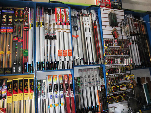 广东渔具店老板拒绝初中生买渔具:不希望他们接近水源发生悲剧_腾讯