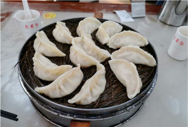 河南郑州排名第一的蒸饺22元一笼火了102年几代人从小吃到大