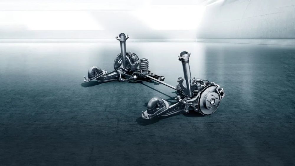 前麦弗逊式后双叉臂式独立悬挂也保留了下来,这次凌尚在相关硬件上