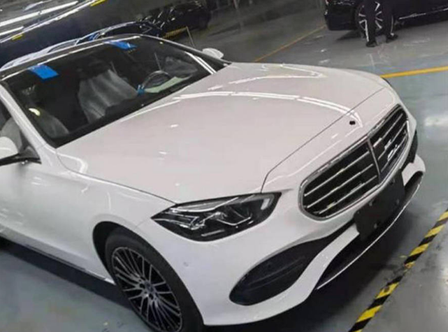 国产奔驰c级实车露面,小"s级"效果!内饰大电视够味