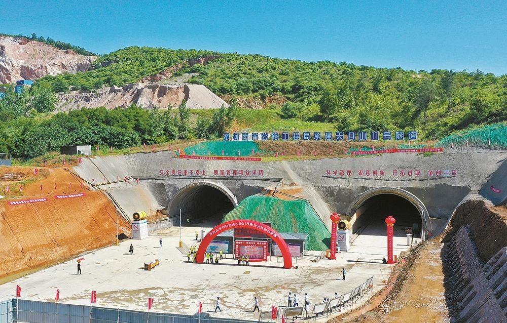 【学习强国】河南信阳:许信高速天目山2号隧道左幅顺利打通