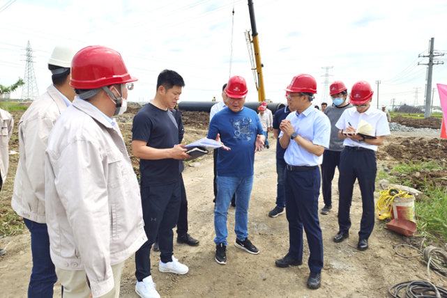 本县要闻代县长王蕾到刘二堡镇调研