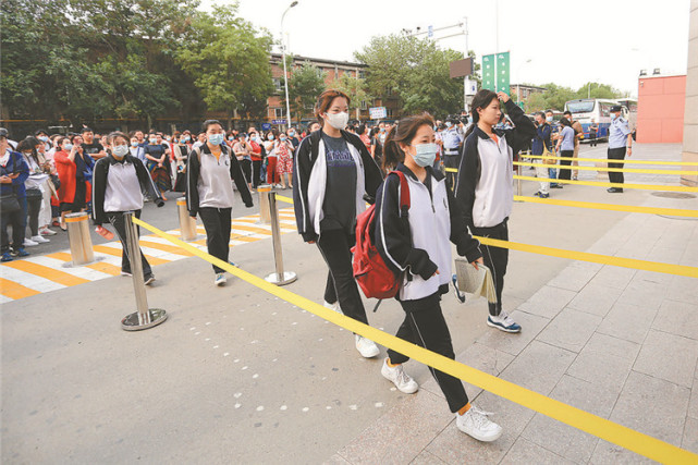 记者从廊坊市教育局获悉,今年廊坊市高考报名32023人,比去年增加574人