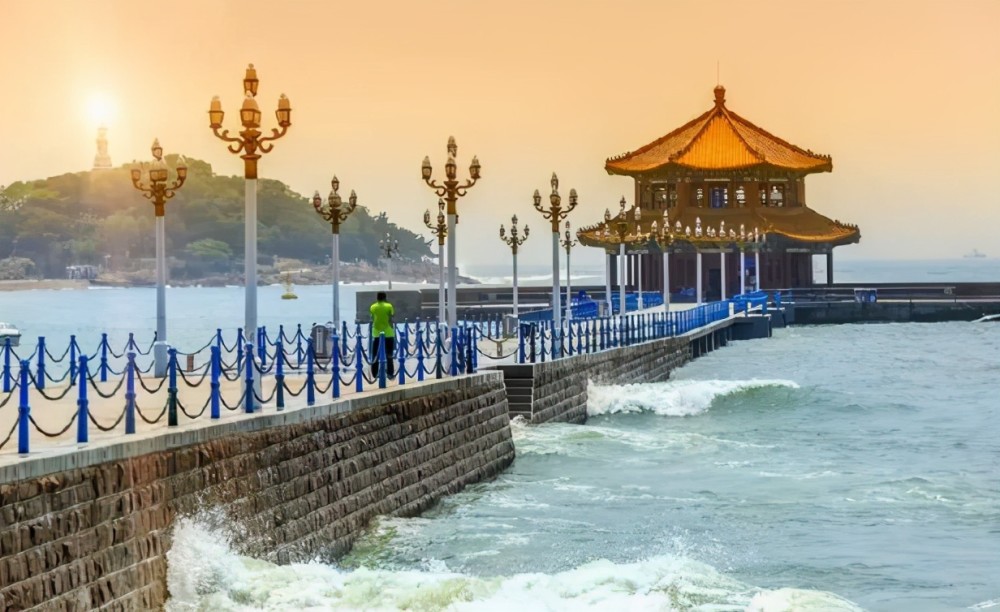 山东一海滨城市被称为啤酒之城风景优美堪称东方瑞士