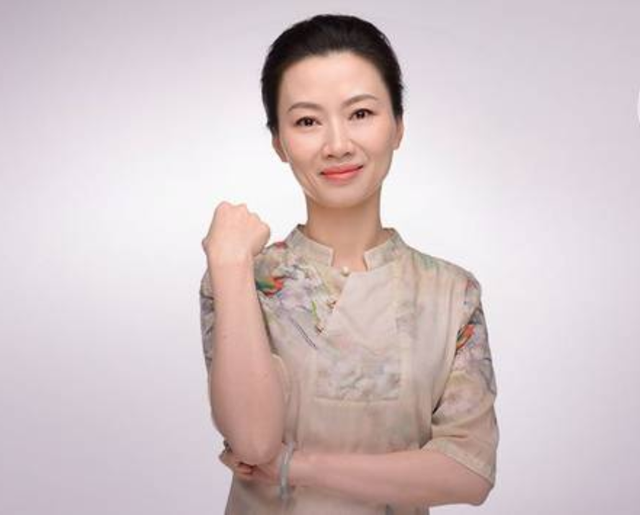 美女教授杨雨:我和李清照相似,"好酒,好赌,还好色"