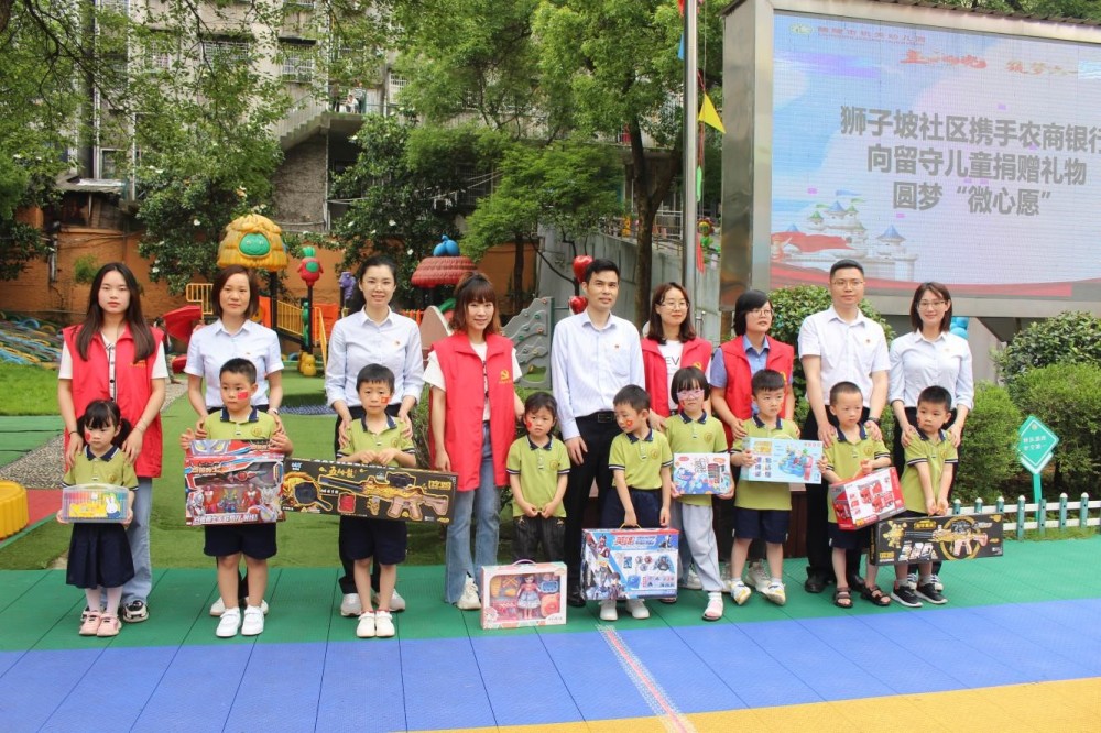 前期,狮子坡社区新时代文明实践站的志愿者们提前入学,入班,入室,认真