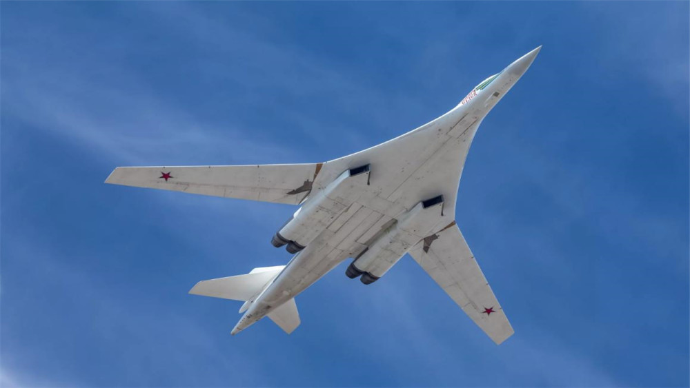 载弹量是轰6k三倍顶尖轰炸机圆满完成首飞俄感叹终于等到