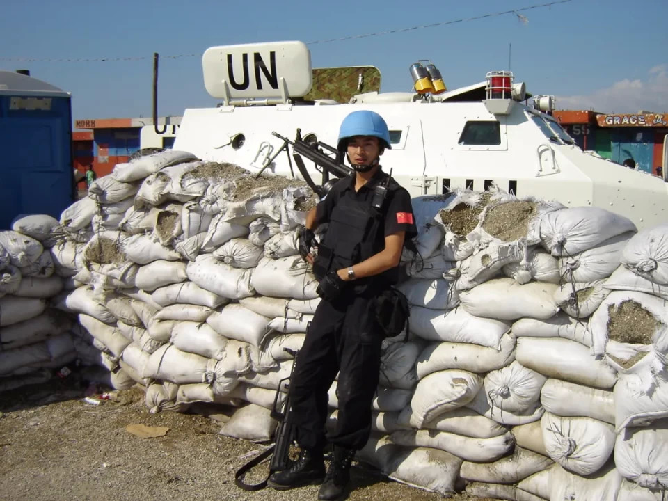 重庆公安英模事迹展播90梁新宇与死神过招的排爆英雄