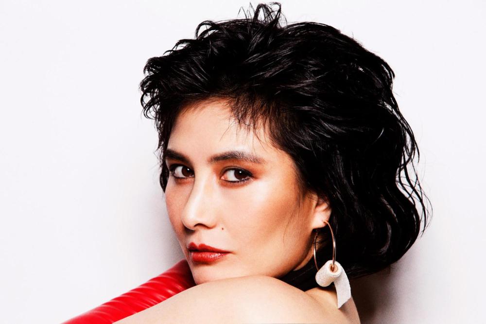 赌王女儿何超仪火力全开!主演的电影登新片榜首,网友力赞其演技