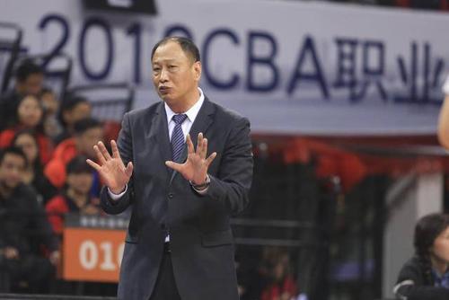 洛姐 CBA三消息：福建引进顾问，周琦去留由新疆决定，张春军留在上海
