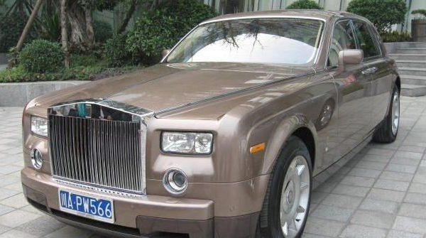 "川上皇"曾与多位女星关系亲密,比秦奋还牛,700万豪车73万卖