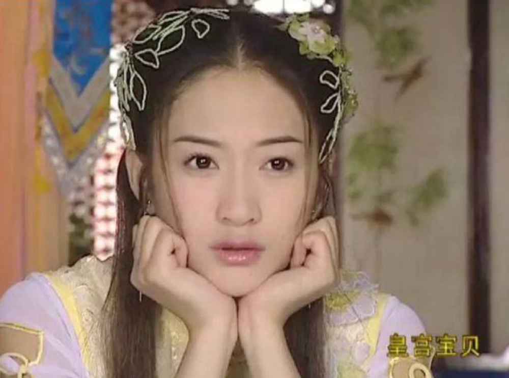 在《皇宫宝贝》里,李小冉饰演的玉茗给人一种楚楚可怜,忍不住想要去