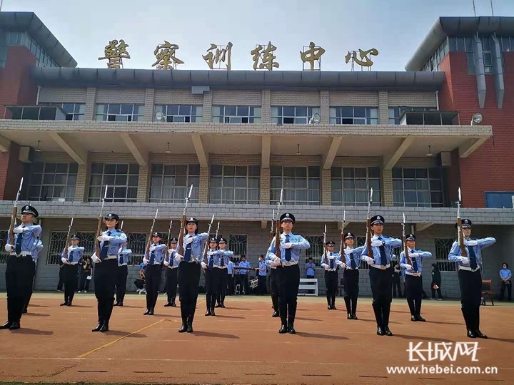 打卡中警院 听预备警官们的铿锵歌声