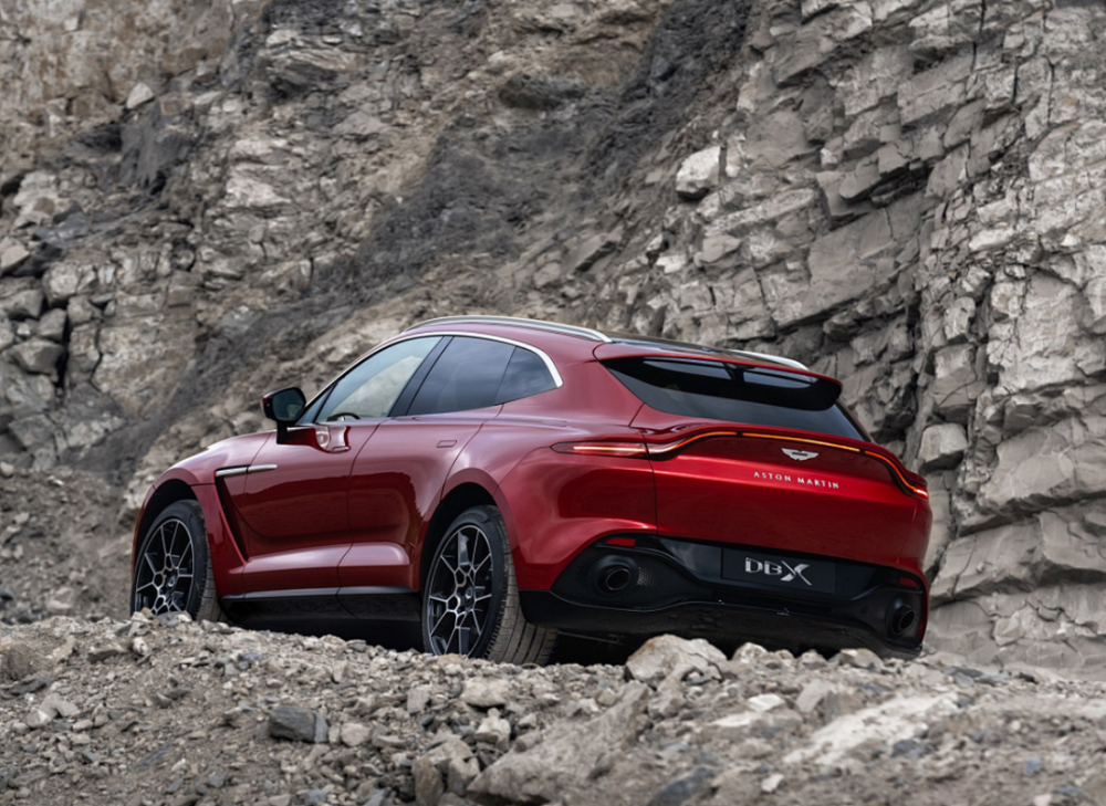 作为顶级豪华品牌,该车型的内饰当然也很有看点,车内基本上全都是真皮