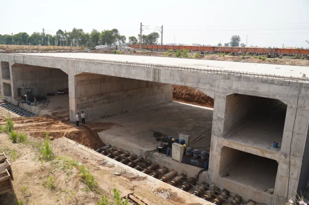 【增量提质 高点开局】西宝高速兴平西出口下穿陇海线混凝土框架桥试