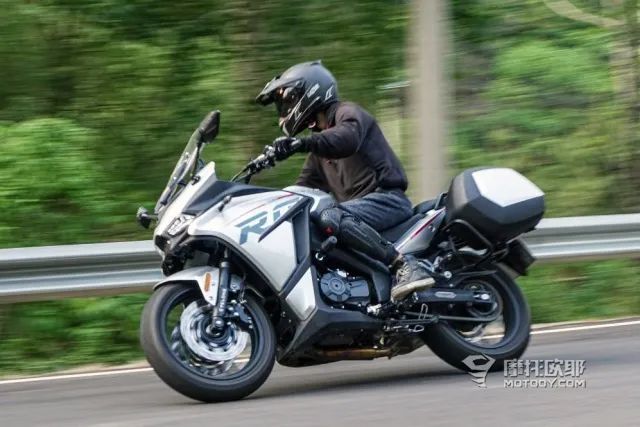 一台不辜负运动二字的旅行车试驾赛科龙rg3全能休旅车