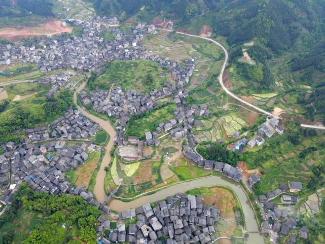 广西大山发现八个侗族村寨 村民还过着比较原始的生活 安静悠闲 腾讯新闻