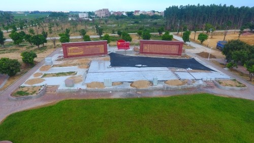该公园总投资约500万元,坐落于吴川市黄坡镇唐基村东面,占地面积约200