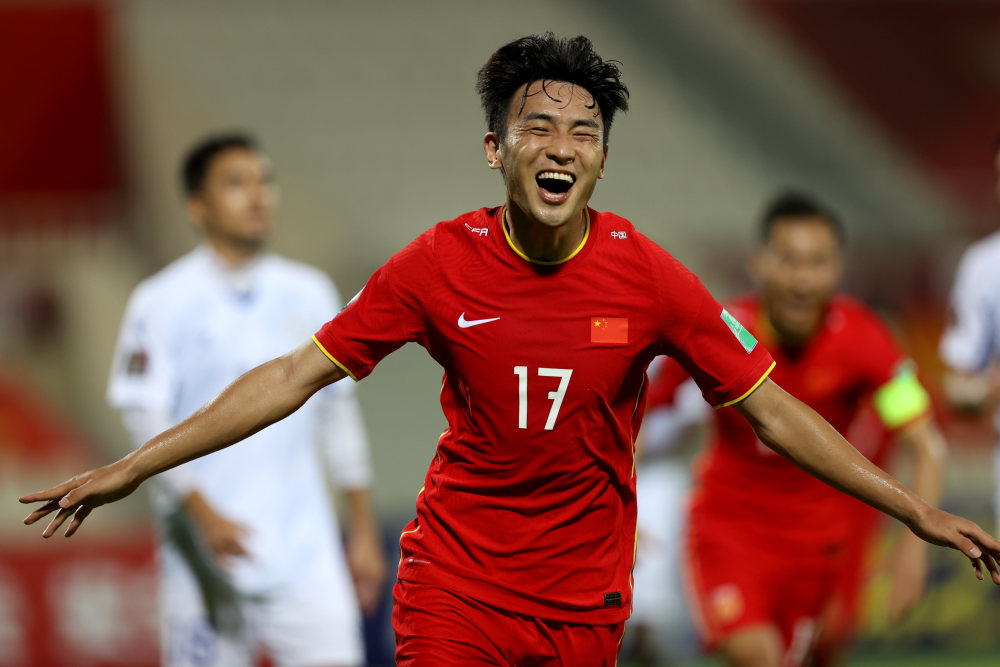 国足进攻乏力源于后撤接球过多吴兴涵自我救赎很关键