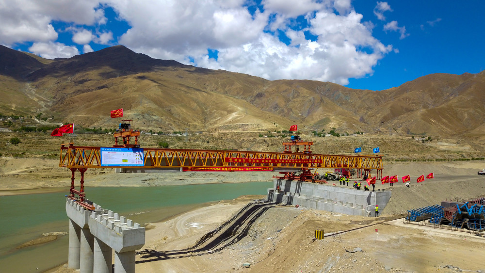 雅叶高速公路是国家东西横向主干线,是成都平原连接甘孜藏区进而通往