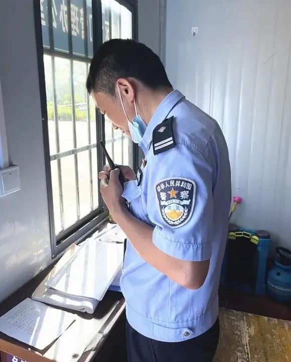 高考首日正在封闭执勤的监狱民警们有话想对孩子们说