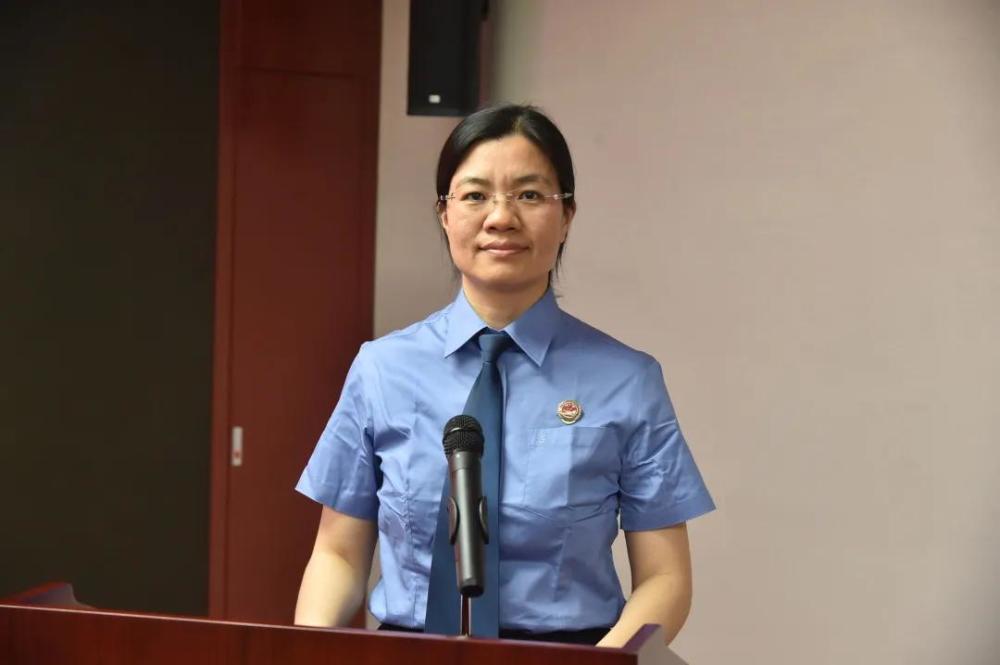 高级心理咨询师薛歆然等代表与最高检第十检察厅办案检察官齐涛,孔静