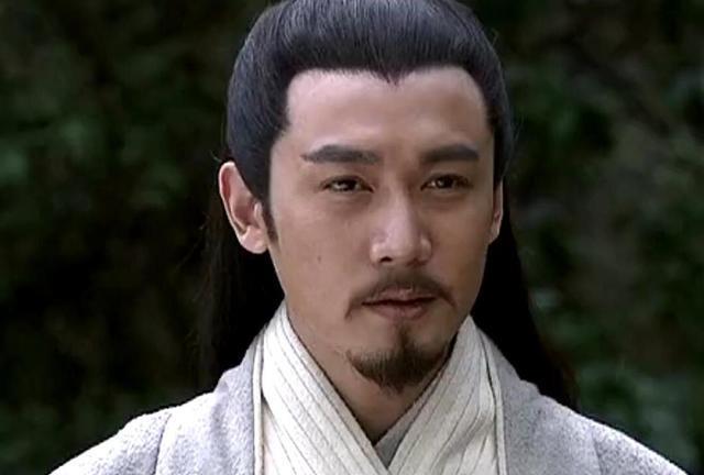 小的时候,其父母就先后去世了,后诸葛亮兄弟在叔父诸葛玄"寄居"下长大