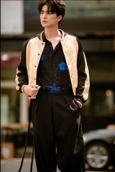 也由saint laurent创意总监anthony vaccarello主导和摄影师david