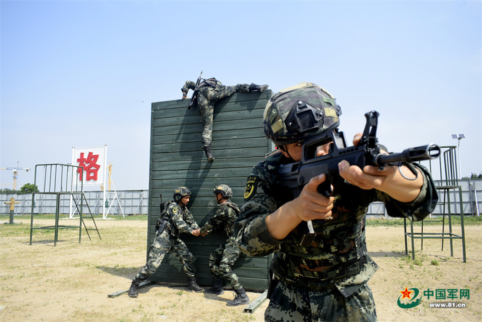 利刃出鞘一组图片直击特战队员训练现场