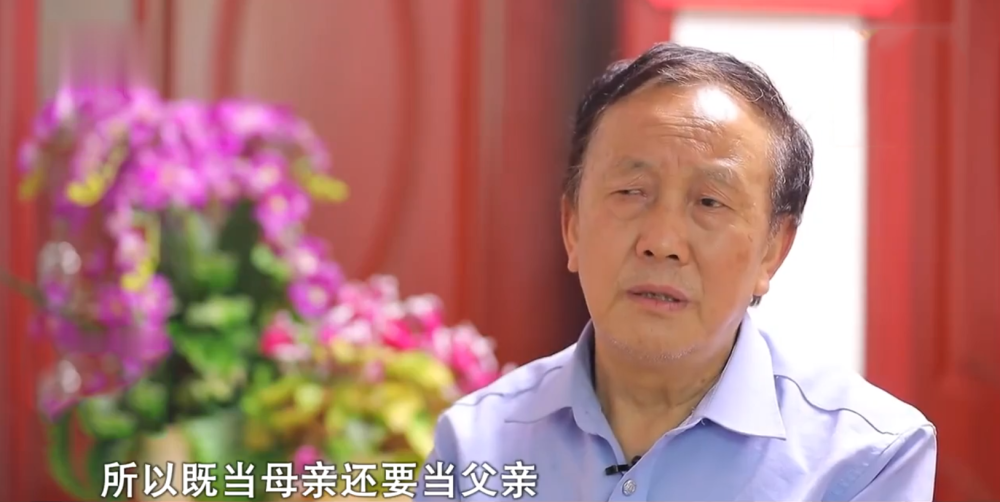 老爷爷要迁前妻的坟,原因是百年后要合葬一块,现任妻子完全同意