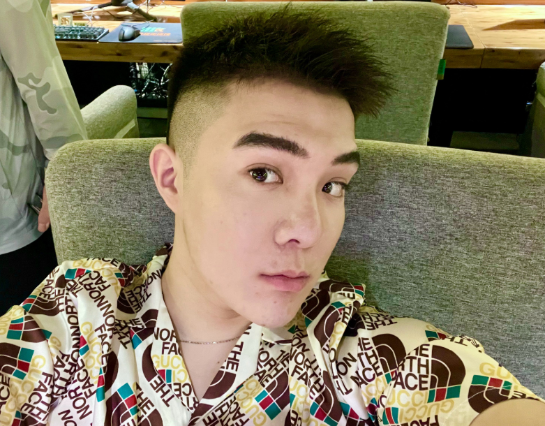 胡宾果为韩佩泉站台,晒聊天记录做辩解,好心帮忙却弄巧成拙_腾讯新闻