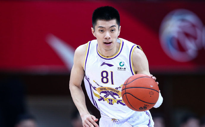 王子瑞是2019年休赛期加盟北控男篮的,这两个赛季,偶尔也能打出亮眼
