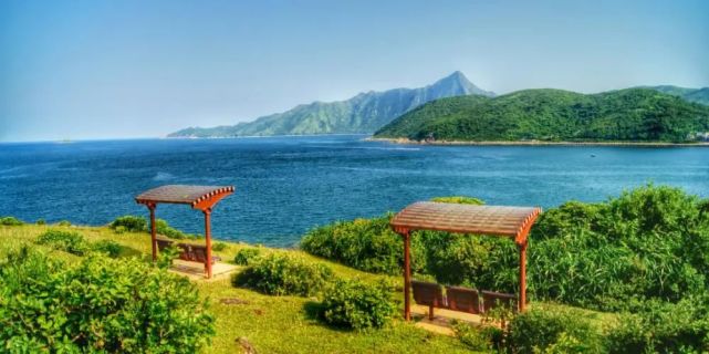 香港离岛区知名景点三分海洋七分山上帝视角看香港