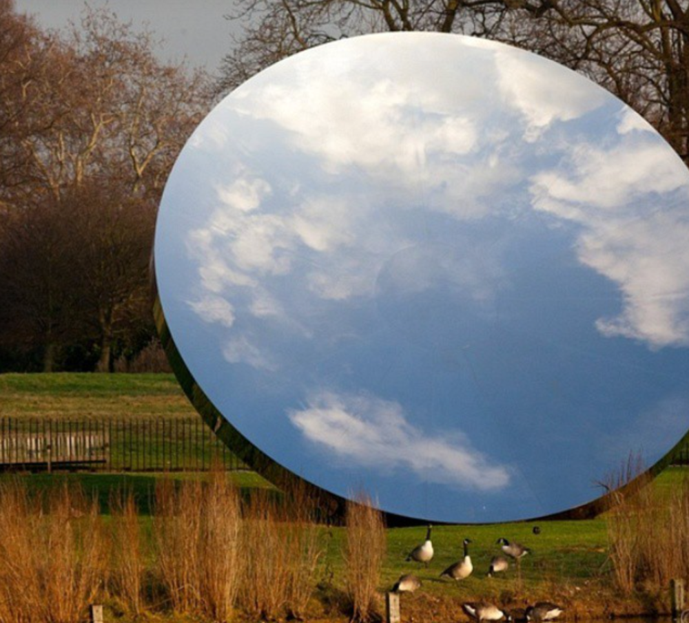 施施疯了|挑战性解读阿尼什卡普尔的"阴门"等装置作品