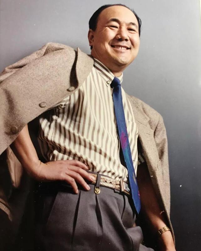 很多人也许不知道,其实张大礼是相声演员出身,尽管他的相声作品并不太