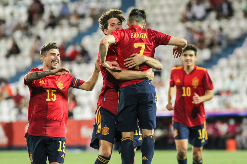 友谊赛大胜立陶宛队