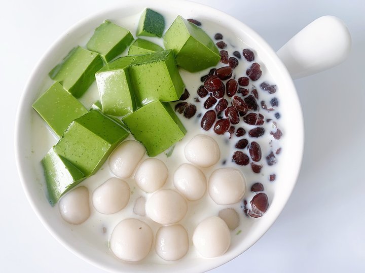 夏日必备小甜品抹茶奶冻白玉丸