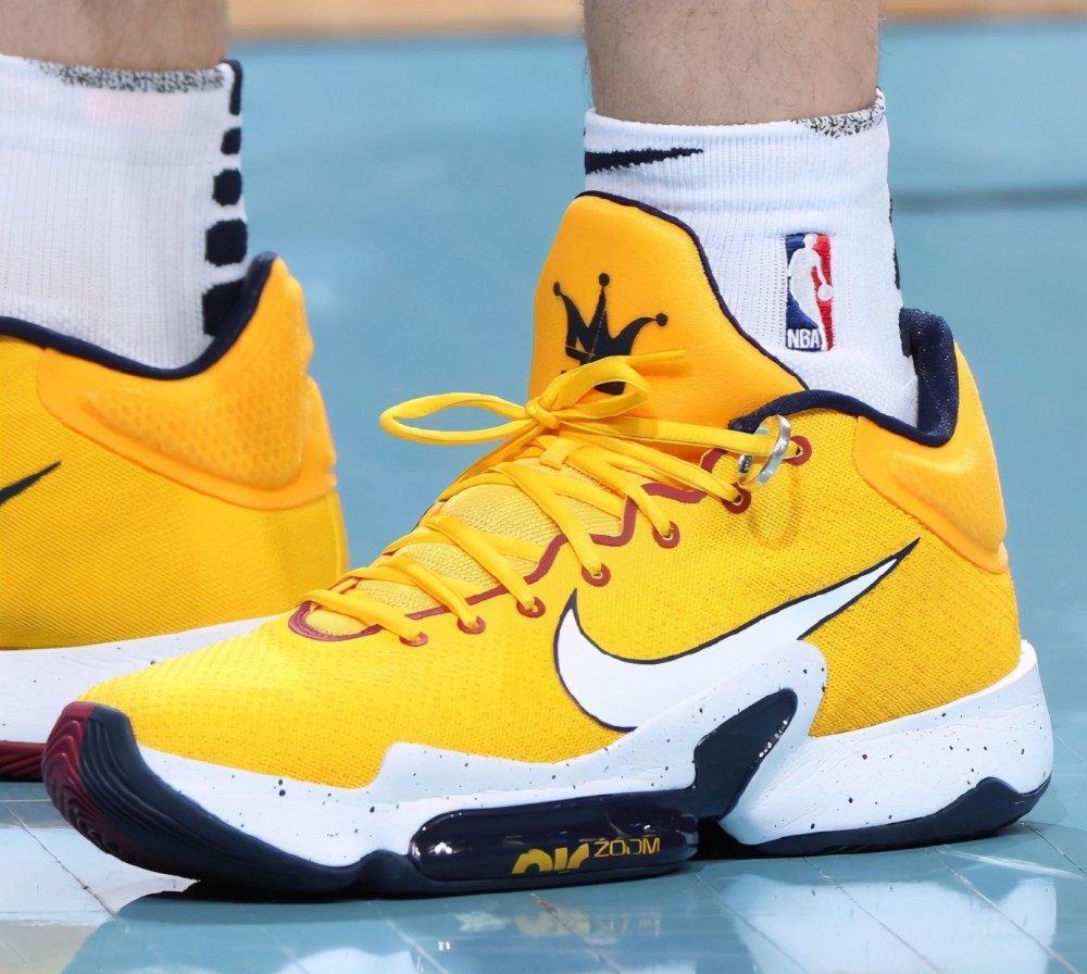 约基奇当选常规赛mvp本赛季上脚独爱耐克团队鞋能有签名鞋么