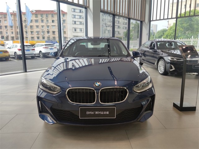 年轻人的第一台宝马,宝马1系三厢