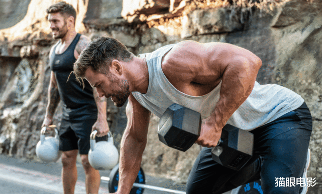 锤哥为雷神4健身太努力,肌肉大块青筋暴起,胳膊快比大腿还粗|克里斯