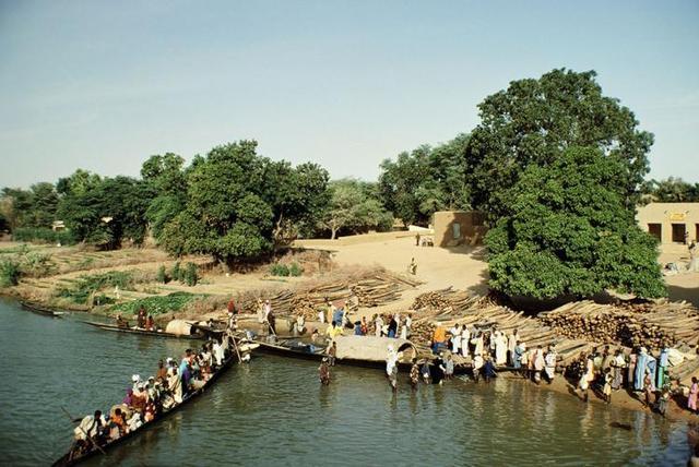 世界上最穷的国家,首都和中国农村一样,水都喝不起却顿顿吃肉|尼日尔